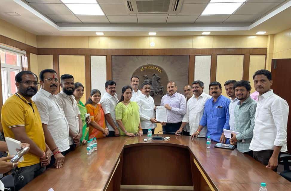 आमदार भिमराव तापकीर यांची मतदार संघातील विविध प्रश्नांबाबत पालिका आयुक्तांबरोबर बैठक आमदार भिमराव तापकीर यांची मतदार संघातील विविध प्रश्नांबाबत पालिका आयुक्तांबरोबर बैठक