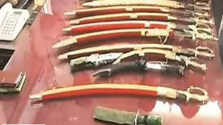 पुण्याजवळ दिघीत औरंगाबाद, नगरला पाठवण्यात येणारा मोठा शस्त्रसाठा जप्त