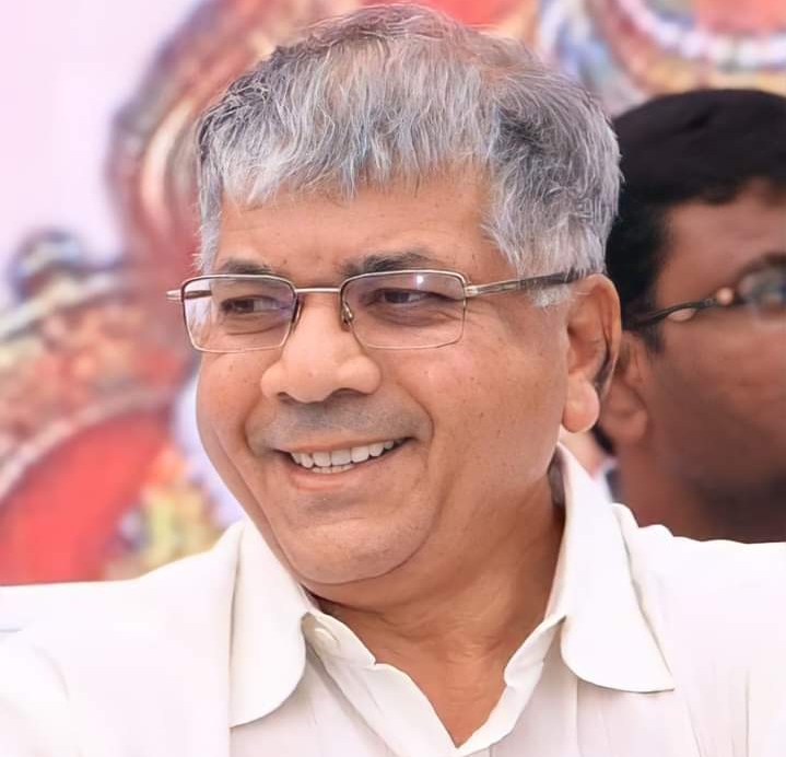 उद्धव ठाकरेंनी युतीच्या चर्चेसाठी बोलावलं होतं : प्रकाश आंबेडकर