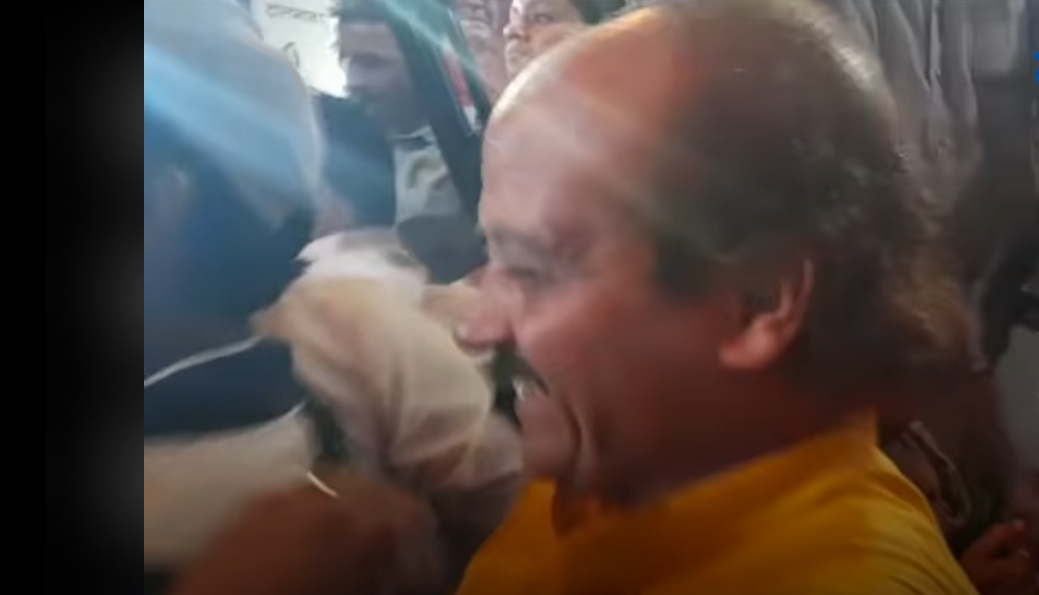 Video : अखेर वसंत मोरेही महाआरतीत दिसले, गर्दीतला तो 15 सेकंदाचा व्हिडीओ व्हायरल Video : अखेर वसंत मोरेही महाआरतीत दिसले, गर्दीतला तो 15 सेकंदाचा व्हिडीओ व्हायरल