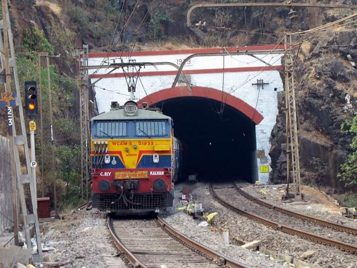 रेल्वेत मास्क पुन्हा बंधनकारक