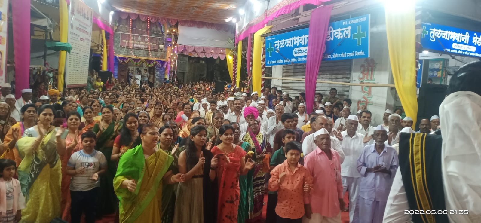 वारजे माळवाडीकर विठूनामाच्या गजरात भक्ती रसात तल्लीन.. वारजे माळवाडीकर विठूनामाच्या गजरात भक्ती रसात तल्लीन..