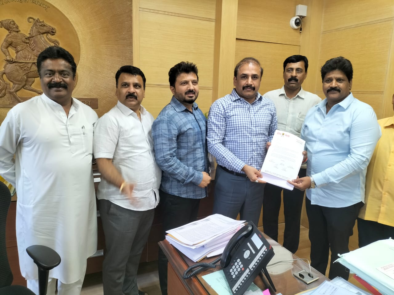 बालगंधर्व रंगमंदिर पाडण्यास शिवसेनेचा विरोध; परिसरात नव्या नाट्यगृहाची निर्मिती करण्याची मागणी