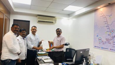 विद्यार्थी व जेष्ठ नागरिकांना महामेट्रोने विशेष सवलत योजनेत  मासिक पास उपलब्ध करून द्यावेत.