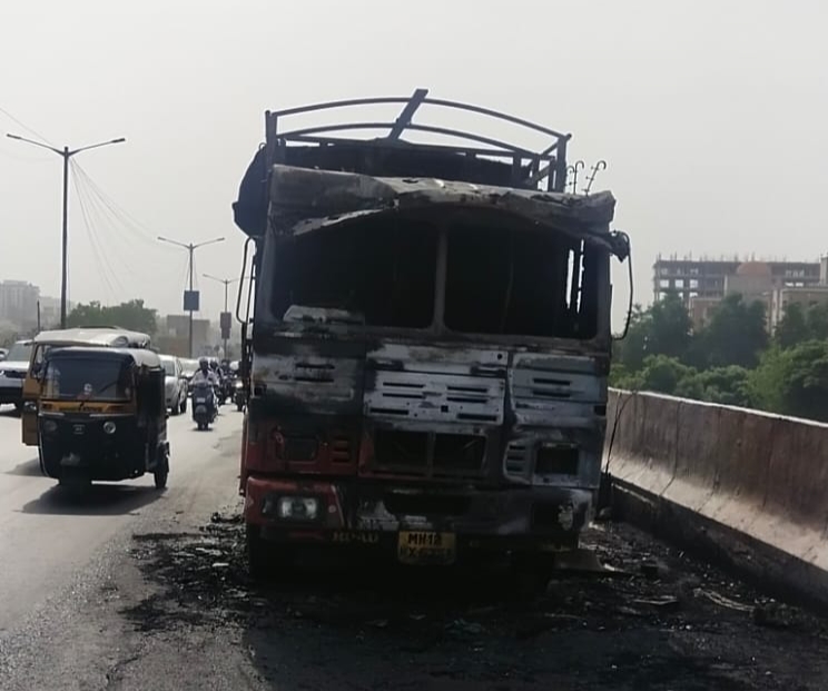 चांदणी चौकात मालवाहतूक करणाऱ्या ट्रकला आग.. मोठे नुकसान