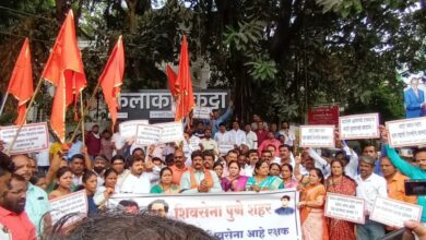 काश्मिरी पंडितांच्या समर्थनार्थ पुण्यात शिवसेनेचे आंदोलन; गृहमंत्री अमित शहांच्या राजीनाम्याची मागणी