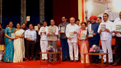 ‘थोरामोठ्यांच्या सहवासातील विधानमंडळाचे ग्रंथपाल’ बा. बा. वाघमारे गौरव ग्रंथाचे प्रकाशन..