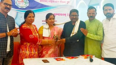 कामगार भूषण पुरस्कार मिळाल्याबद्दल राजेंद्र वाघ यांचा  सन्मान.