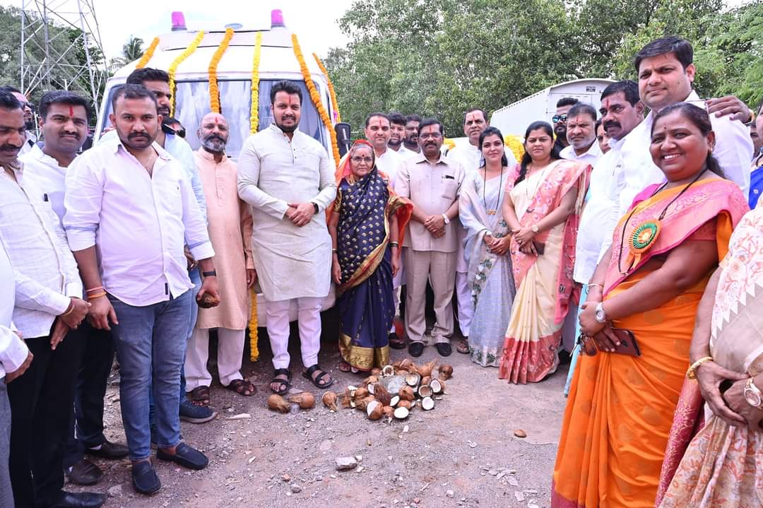 नितिन रणवरे यांच्या वतीने आमदार चंद्रकांत पाटील यांच्या वाढदिवसा निमित्त ॲम्बुलन्स लोकार्पण सोहळा संपन्न..