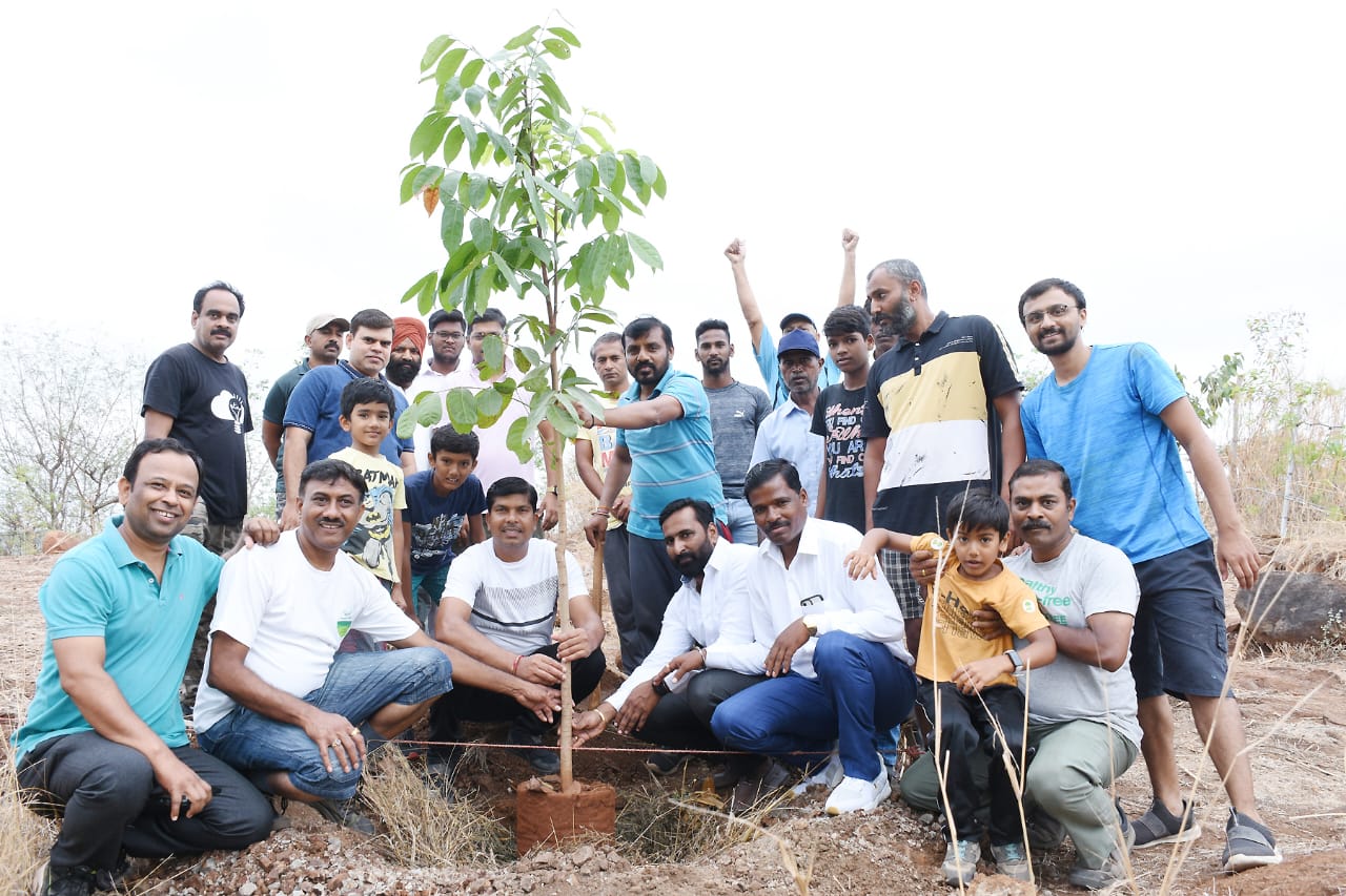 भाजप प्रदेशाध्यक्ष चंद्रकांत पाटील व युवा नेते लक्ष्मण मेघावत यांच्या वाढदिवसानिमित्त वृक्षारोपण व आरोग्य शिबीराचे आयोजन