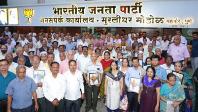 आणीबाणी काळात तुरूंगवास पत्करलेल्या नागरिकांचा कोथरूड मध्ये सन्मान..