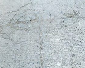 पुण्यातील सिमेंटच्या रस्त्यांना तडे