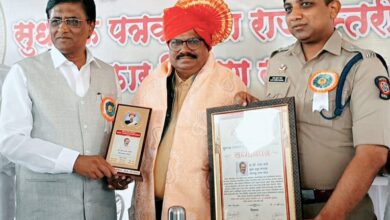 राजा माने यांना “सुधारककार” आगरकर राज्यस्तरीय पुरस्कार प्रदान
