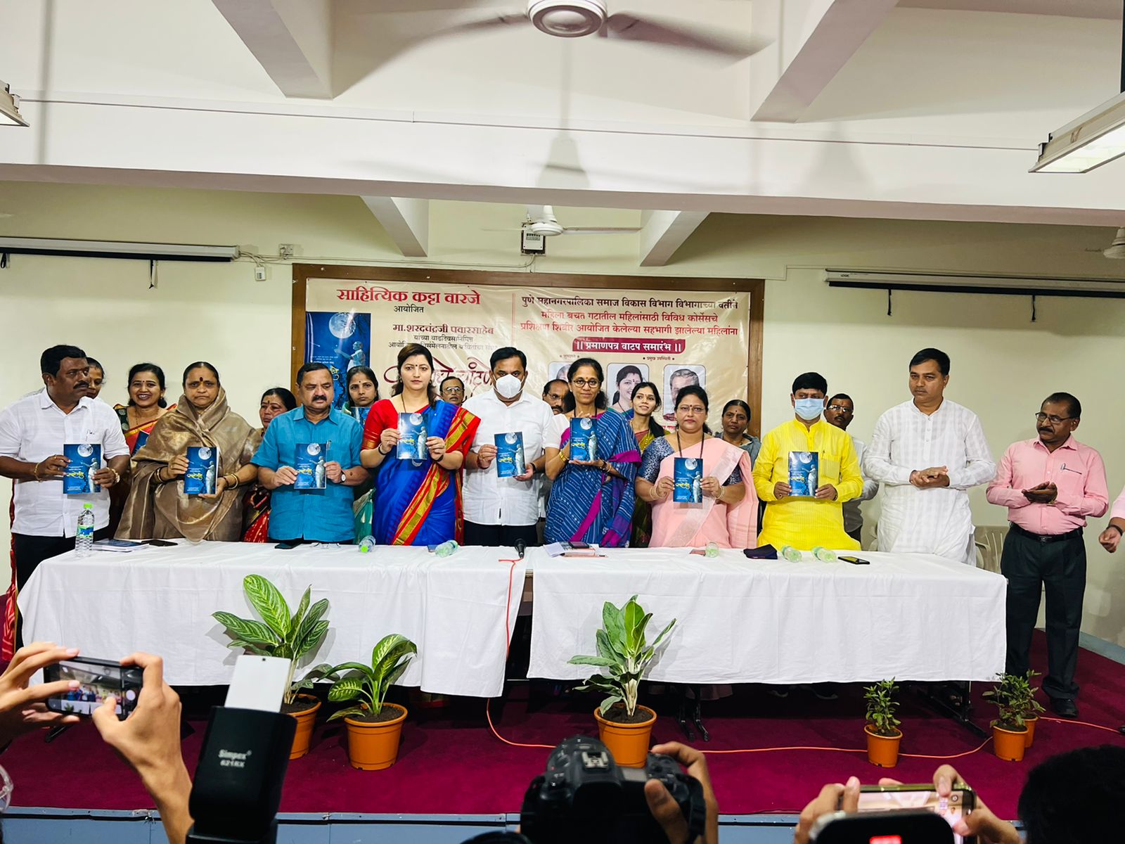 सातत्याने अवमान तरी एकनाथ शिंदे गप्प ; स्वाभिमान गहाण टाकलाय काय : सुप्रिया सुळे यांची टीका सातत्याने अवमान तरी एकनाथ शिंदे गप्प ; स्वाभिमान गहाण टाकलाय काय : सुप्रिया सुळे यांची टीका
