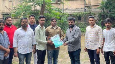 विरोधी पक्ष नेते अजित पवार यांच्या वाढदिवसानिमित्त सफाई कर्मचारी यांना राष्ट्रवादी युवकचे रेनकोट वाटप.