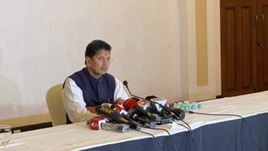 उध्दव ठाकरेंचा फडणवीसांना फोन? अनिल परब यांचा फोन चेक करा- केसरकर