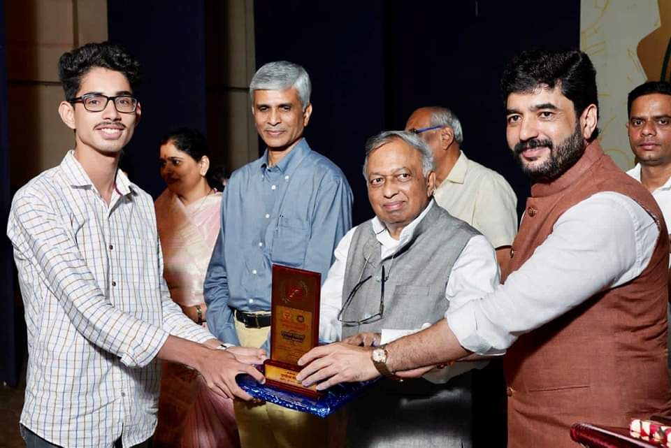 विद्यार्थ्यांमध्ये नवनिर्मितीचा ध्यास असणे गरजेचे : डॉ. विजय भटकर विद्यार्थ्यांमध्ये नवनिर्मितीचा ध्यास असणे गरजेचे : डॉ. विजय भटकर