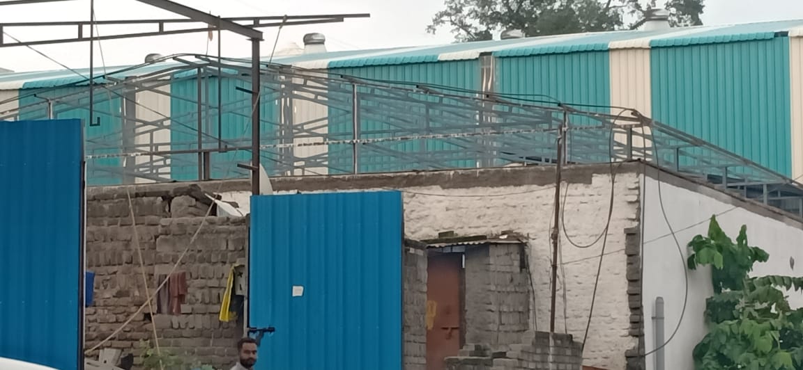 कर्वेनगरमधील डीपी रस्त्यावरील बेकायदेशीर कामांना नोटिसा ? पत्र्याची शेड्स काढून घेण्यास सुरवात.. Img 20220804 wa0192