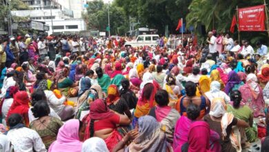 कंत्राटी कामगारांच्या प्रलंबित मागण्यांकरीता पुणे महानगरपालिका कामगार युनियनची निदर्शने..