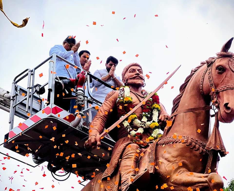 कोथरुड ग्रामस्थांच्या वतीने कॅबिनेट मंत्री चंद्रकांत पाटील यांचा सत्कार कोथरुड ग्रामस्थांच्या वतीने कॅबिनेट मंत्री चंद्रकांत पाटील यांचा सत्कार