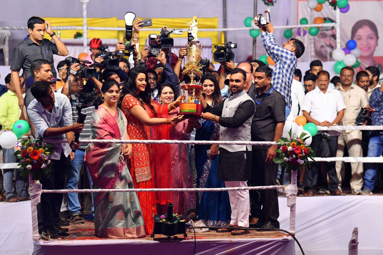 नगरसेवक किरण दगडे पाटील आयोजित दहीहांडीला रेकॉर्ड ब्रेक गर्दी : सेलिब्रिटी व मान्यवर व्यक्तींची उपस्थिती..