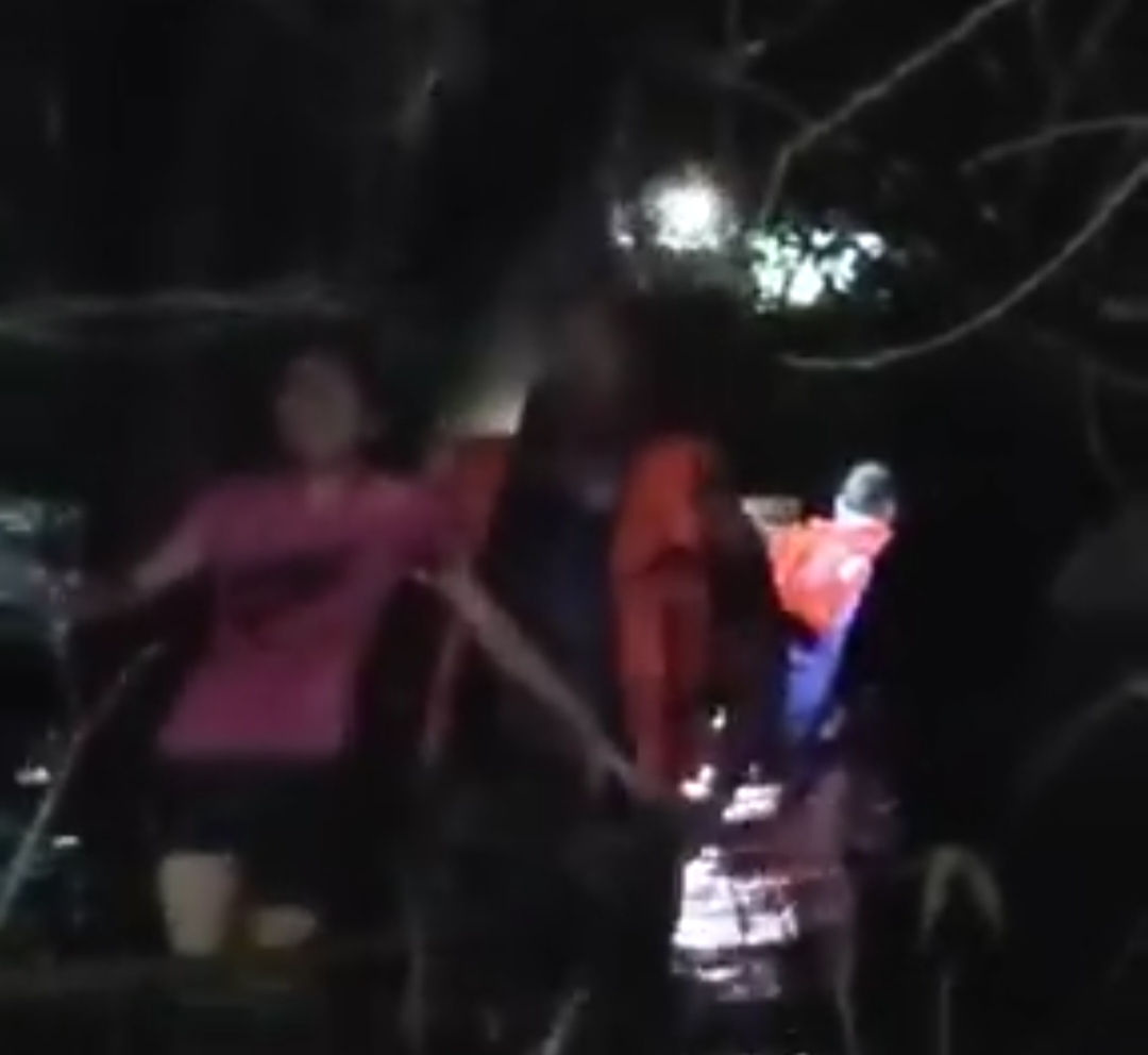 पुण्यात रात्री एक वाजता मुठा नदी पात्रात पाण्यात अडकलेल्या पाच जणांची सुटका