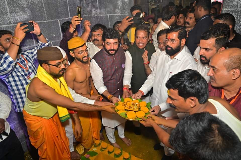 मुख्यमंत्री एकनाथ शिंदे यांनी कोथरूडमध्ये उधळला खंडोबाचा भंडारा..