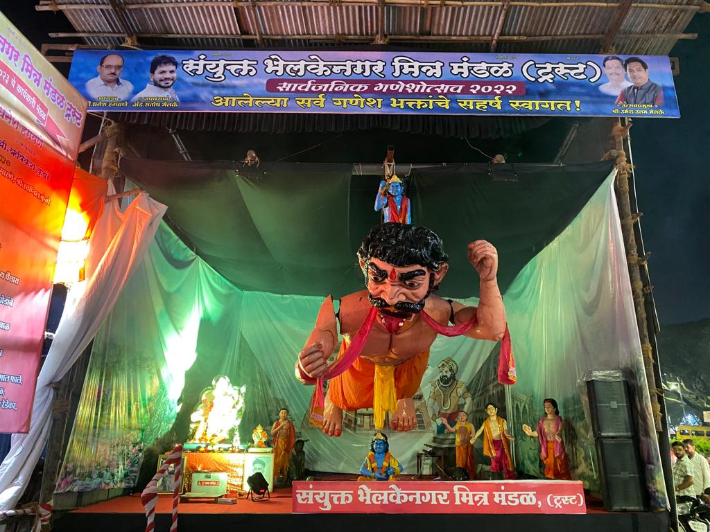 कोथरुडमध्ये तृनावत राक्षसाचा वध देखावा पाहण्यासाठी गर्दी