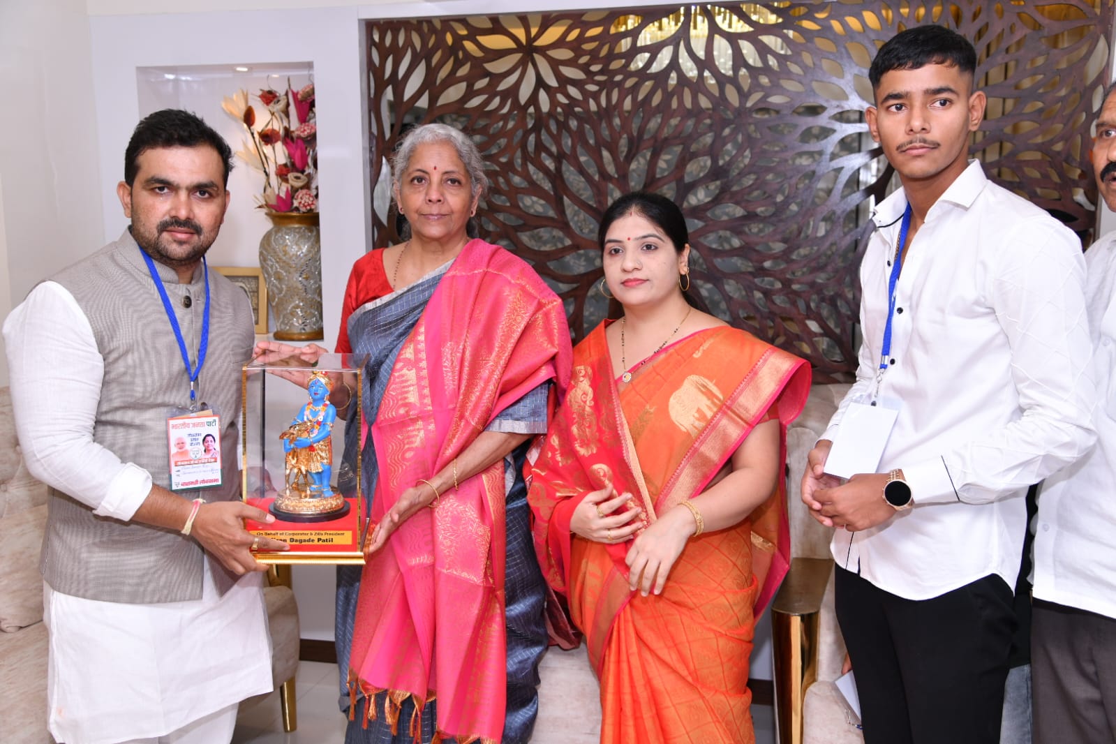 केंद्रीय अर्थमंत्री निर्मला सीतारमण यांची किरण दगडे पाटील यांच्या निवासस्थानाला भेट