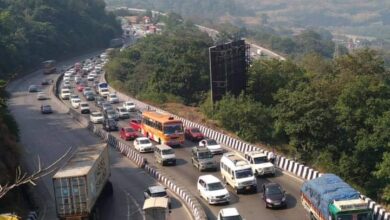 मुंबई-पुणे एक्सप्रेस वेवर वाहतूक कोंडी; बोरघाटात वाहनांची रांग