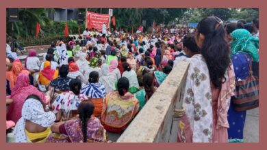 पुणे महानगरपालिकेवर कामगार युनियनचा ‘आक्रोश झाडू मोर्चा ‘