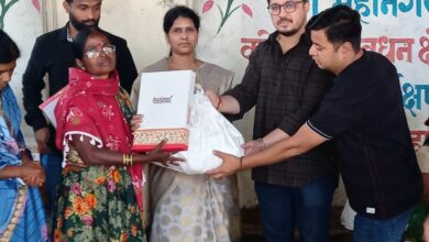 दिवा प्रतिष्ठान आणि हर्षवर्धन मानकर यांच्याकडून सफाई कर्मचाऱ्यांना दिवाळी सरंजाम भेट