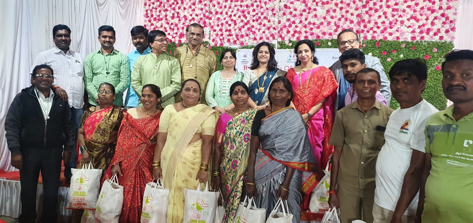 रोटरी क्लब ऑफ पुणे सहवास तर्फे डहाणूकर व कोथरूड मधील सफाई कामगारांना मोफत दिवाळी किराणा वाटप..