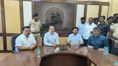 आदित्य ठाकरे यांनी पुणे महापालिकेत येऊन आयुक्त विक्रम कुमार यांचे केले अभिनंदन..