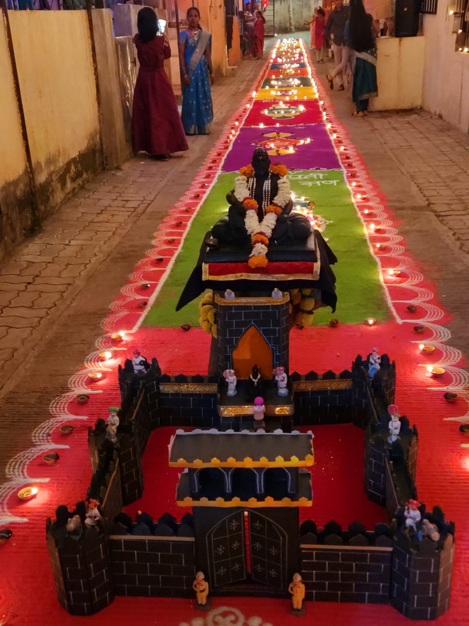 कोथरुडमध्ये अरमान सोसायटी मधील रहिवाशांनी साजरी केली एकोप्याची दिवाळी.