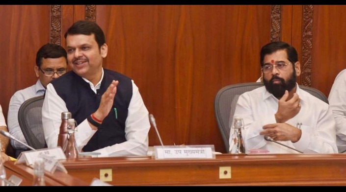 महाराष्ट्राच्या राजकारणात पुन्हा भूकंप ? शिंदे गटातील 22 आमदार भाजपमध्ये प्रवेश करणार, चर्चांना उधाण महाराष्ट्राच्या राजकारणात पुन्हा भूकंप? शिंदे गटातील 22 आमदार भाजपमध्ये प्रवेश करणार, चर्चांना उधाण