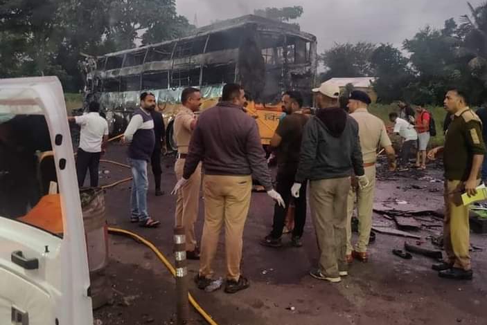 नाशिक बस दुर्घटना : मृतांची ओळख पटविण्यासाठी डीएनए टेस्ट करणार