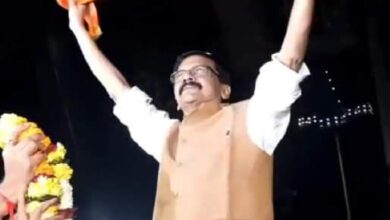 संजय राऊत तुरुंगाबाहेर, दिली पहिली प्रतिक्रिया म्हणाले ”आम्ही लढणारे…”