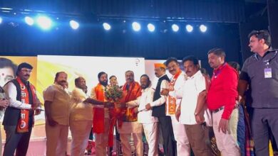 खासदार गजानन किर्तीकर शिंदे गटात सामील
