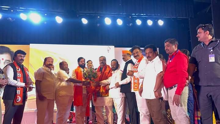खासदार गजानन किर्तीकर शिंदे गटात सामील खासदार गजानन किर्तीकर शिंदे गटात सामील