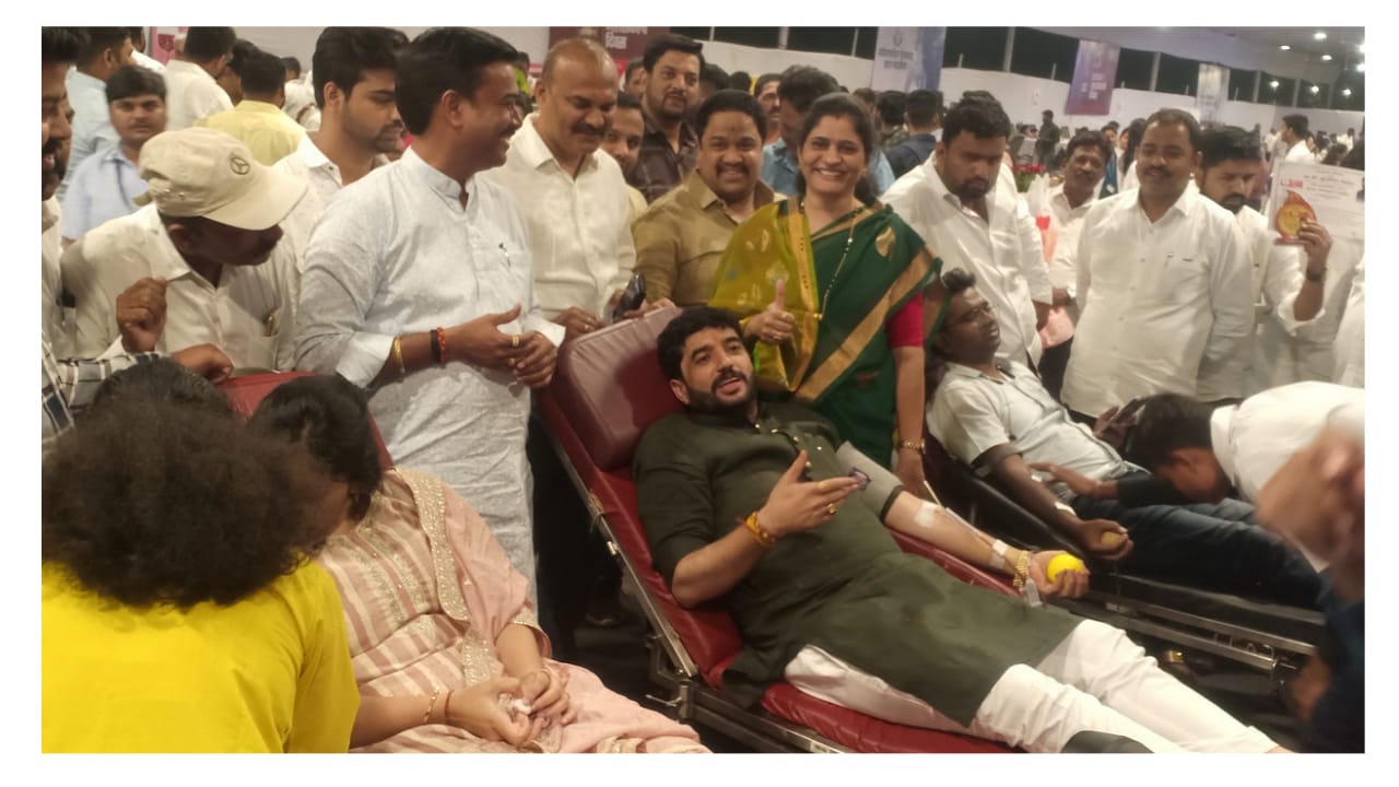 हजारोच्या संख्येने रक्तदाते एकवटले आणि रक्तदान महासंकल्प दिवस सिद्धीस गेला. मुरलीधर मोहोळ यांच्या वाढदिवसानिमित्त रक्तदानाचा महायज्ञ..