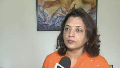 राज ठाकरेंनी कोश्यारींच्या विरोधात खळ्ळ खट्याक करावे : प्रा. मनीषा कायंदे