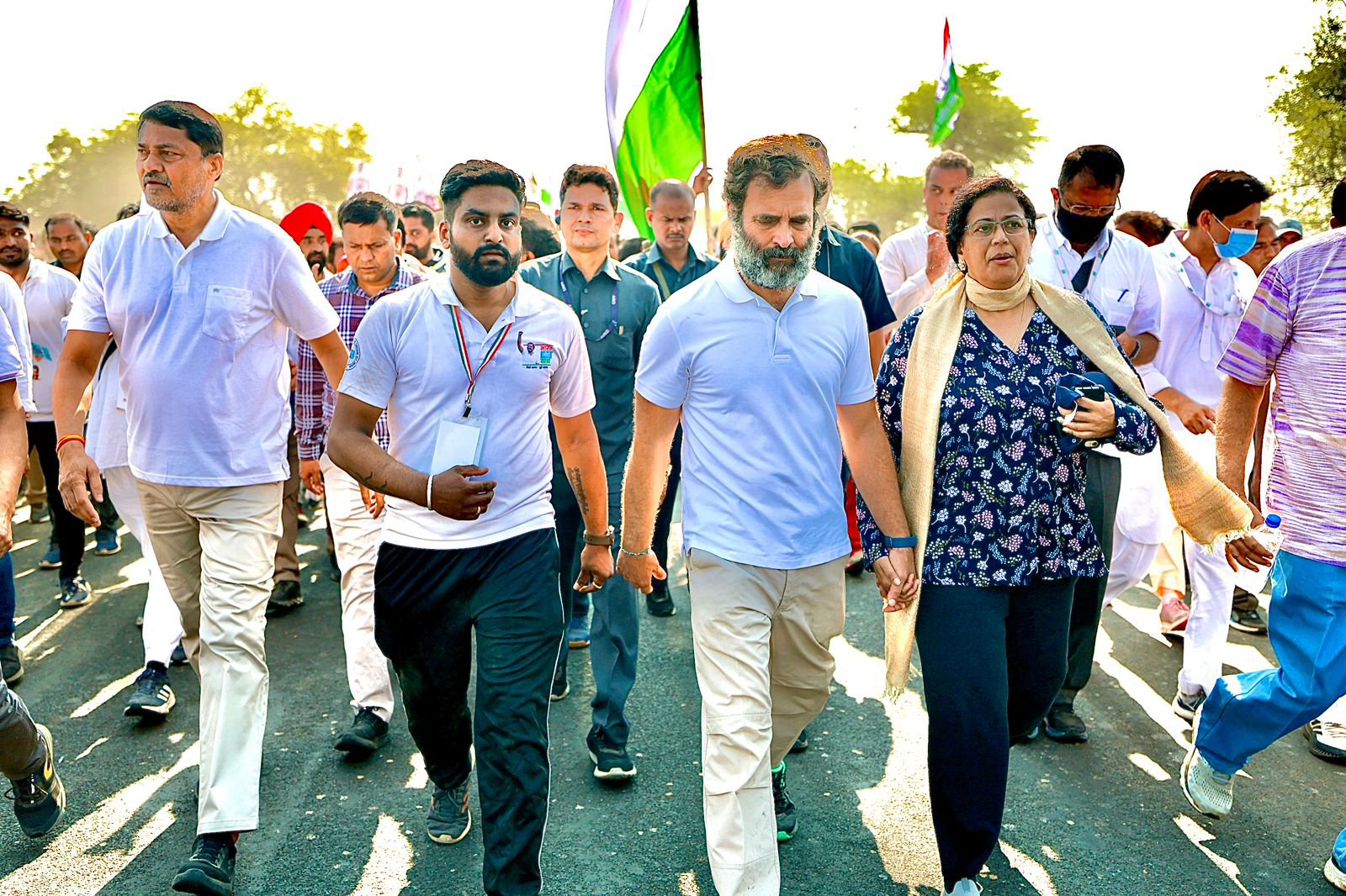 कोथरूडमधील युवकाला राहुल गांधींबरोबर चालण्याची मिळाली संधी ; बेरोजगारीच्या प्रश्नावर केली चर्चा