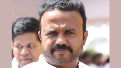 भाजप आमदार जयकुमार गोरे यांच्या गाडीला भीषण अपघात, नदीच्या पुलावरुन गाडी 50 फूट खोल दरीत कोसळली