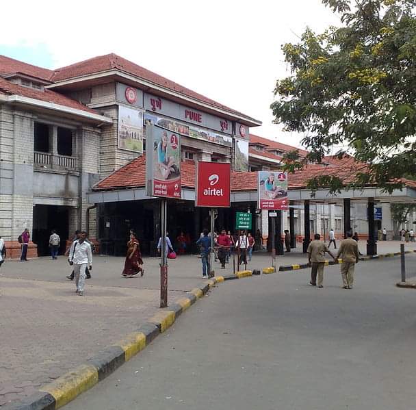 पुण्यातून रेल्वेने प्रवास करताय तर नियोजित वेळेपूर्वी एक तास आधी स्टेशनवर पोहचा..