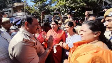 महाराष्ट्र एकीकरण समितीच्या कार्यकर्त्यांना कर्नाटक पोलिसांनी घेतलं ताब्यात