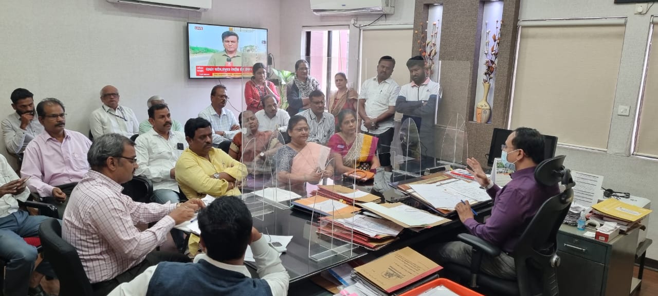 वारजे माळवाडीतील पाणी प्रश्नासंदर्भात अधिकाऱ्यांबरोबर बैठक ; अधिकाऱ्यांचे उपाययोजना करण्याचे आश्वासन वारजे माळवाडीतील पाणी प्रश्नासंदर्भात अधिकाऱ्यांबरोबर बैठक ; अधिकाऱ्यांचे उपाययोजना करण्याचे आश्वासन