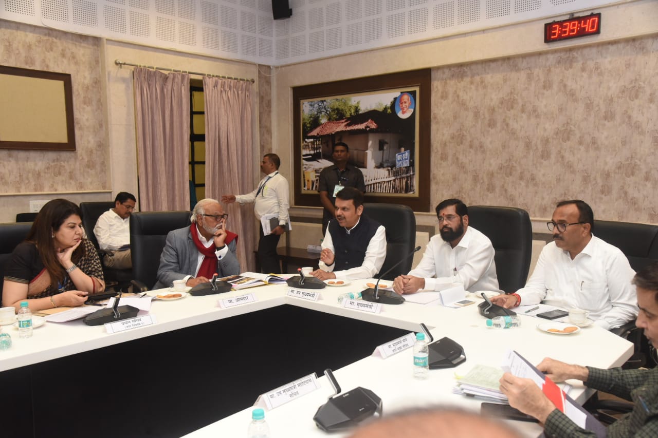 भिडेवाडा परिसरातील व्यावसायिक उच्च न्यायालयातील याचिका मागे घेणार, दोन महिन्यात भूमिपूजन : देवेंद्र फडणवीस यांची सूचना