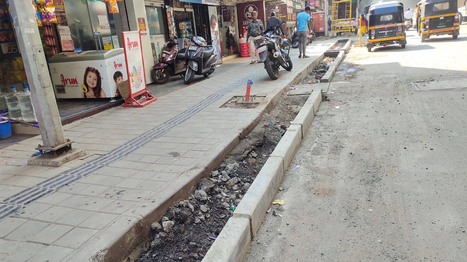 नळस्टॉप चौकातील फुटपाथ होतोय रुंद पण रस्ता होतोय अरुंद; वाहतूक कोंडी वाढणार मंदार बलकवडे यांचा आरोप