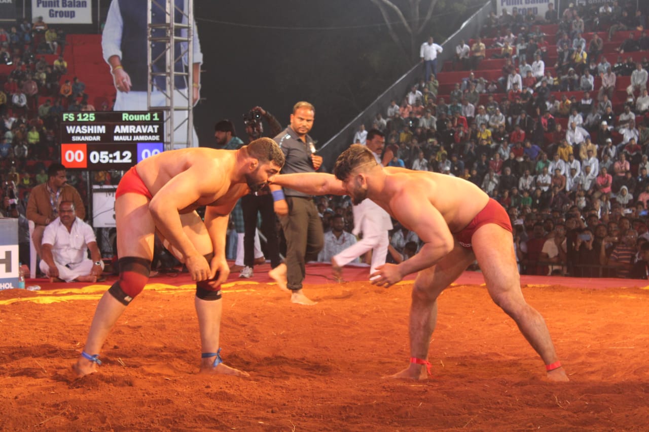 महाराष्ट्र केसरी स्पर्धेत पहिल्या जावा बाईकचा मानकरी ठरला सोलापूरचा सौरभ इंगवेने